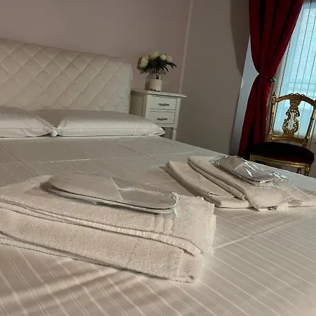 ゲストハウス Dimora 4 Spade 4*